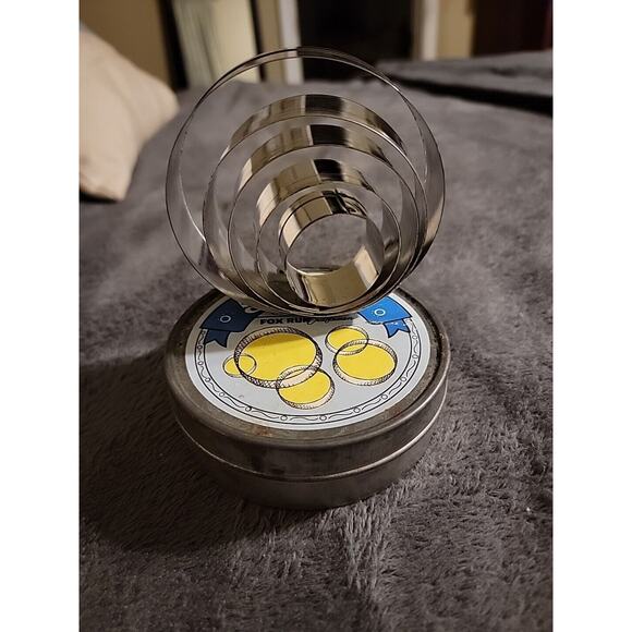 Vintage 5 Circle Fox Run Craftsmen Metal Cookie‎ Cutters In Metal Tin - Picture 5 of 6